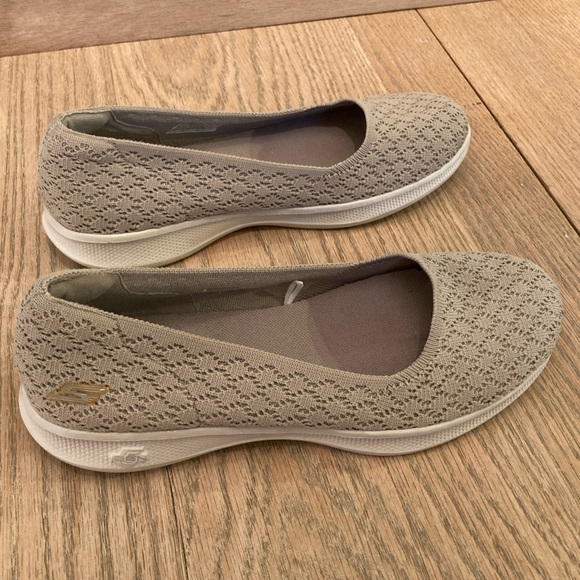 EUC Sketchers slip-on memory foam shoes - Picture 6 of 10